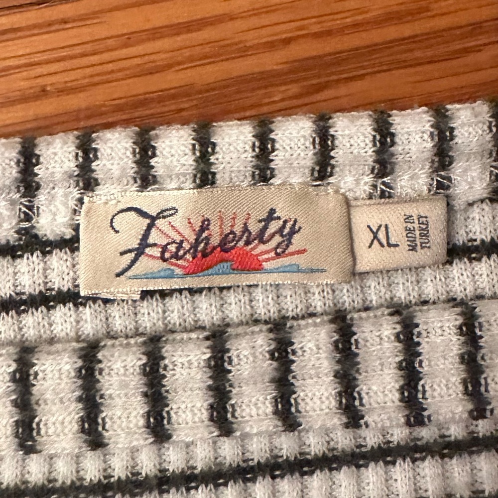 Faherty Top - Picture 2 of 2